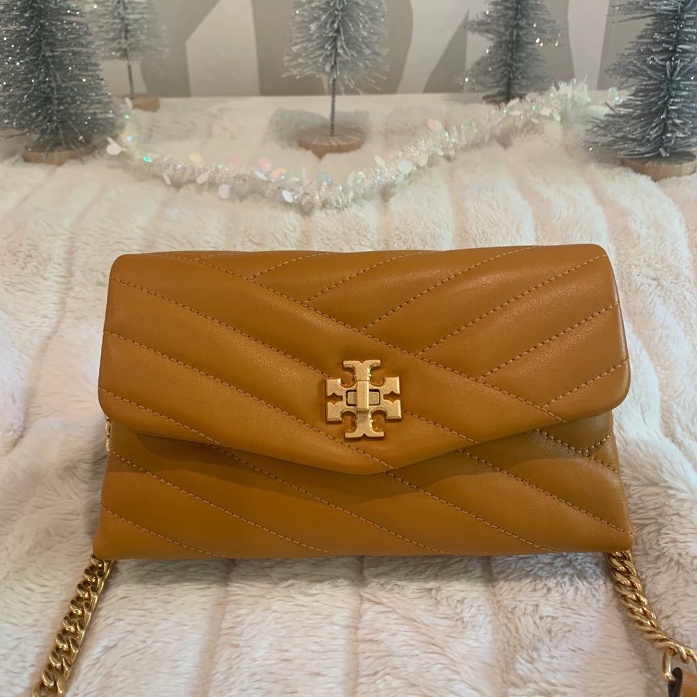 Tory Burch Kira Chevron Chain Wallet Squash